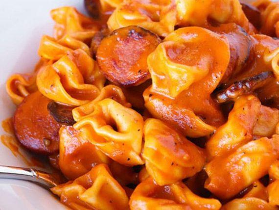 Pasta lovers: 4 συνταγές με μακαρόνια που μας άνοιξαν την όρεξη για τα καλά.