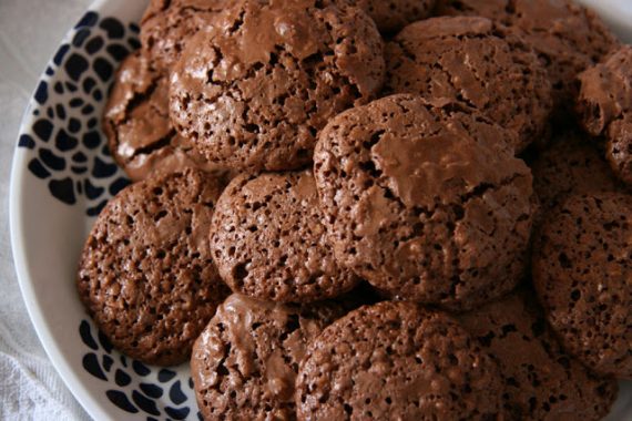 Πεντανοστιμα cookies φουντουκιου με τρια υλικα!