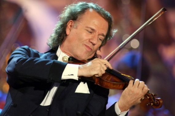 Andre Rieu, ο διάσημος βιολιστής που τιμάει την Ελλάδα κλείνοντας τις συναυλίες του με  ΕΛΛΗΝΙΚΟ ΣΥΡΤΑΚΙ! (ΒΙΝΤΕΟ)