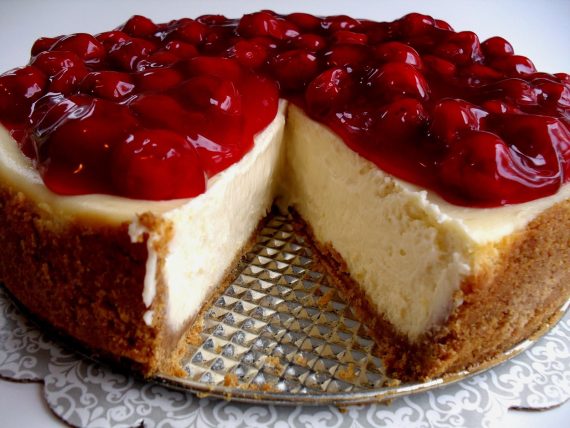 Cheesecake με πασχαλινά κουλουράκια  και 4 ακομη υλικα