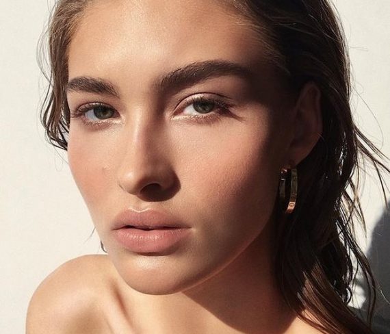 Summer beauty tips: Το τρικ για να μένει αναλλοίωτο το concealer κάτω από τα μάτια μας