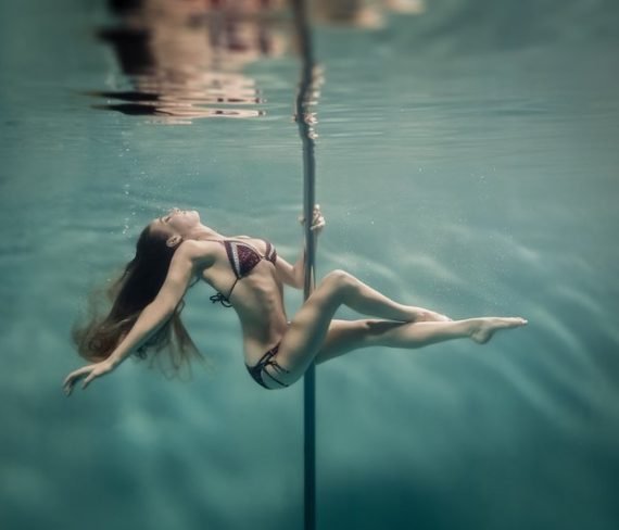 Το Aqua Pole είναι η γυμναστική που κάνεις ακόμη και τον Αύγουστο!