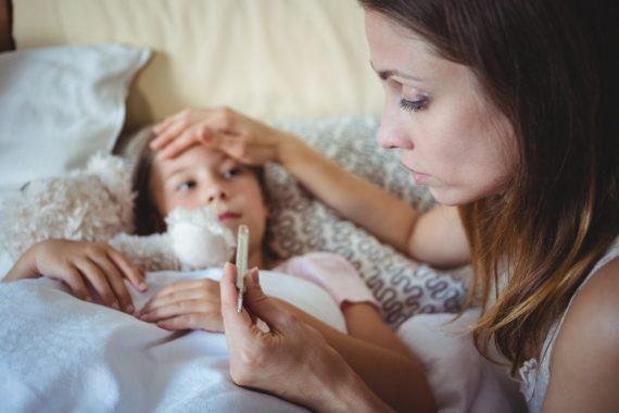 Συμβουλές για να μην αρρωστήσει το παιδί με την αλλαγή του καιρού