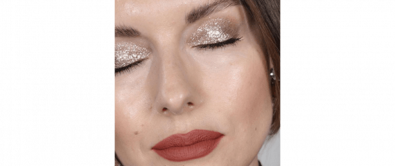 Glitter παντού: Οι πιο chic ιδέες από το Instagram για λαμπερά beauty looks