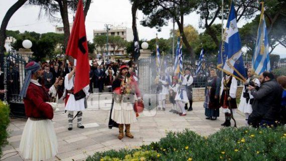 Απίστευτο περιστατικό στο Αίγιο! Άντρας με φουστανέλα πυροβόλησε με καρυοφίλι φωτογράφο στην παρέλαση