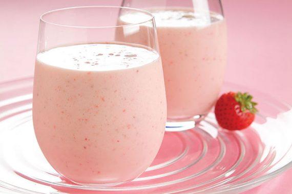 Pink Smoothie με γιαούρτι: Τα παιδάκια σας θα το λατρέψουν!