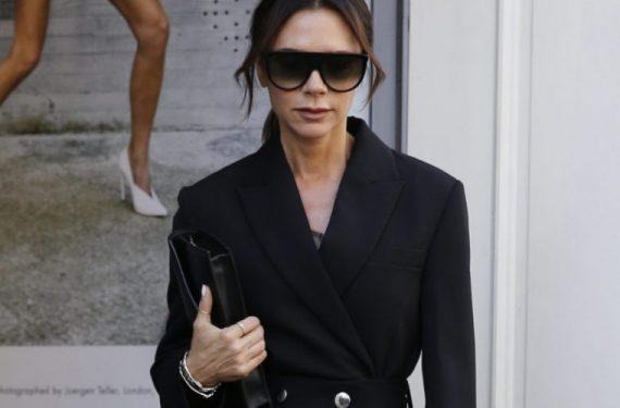 Η Victoria Beckham φοράει τη No1 τάση του φθινοπώρου! (εικόνα)