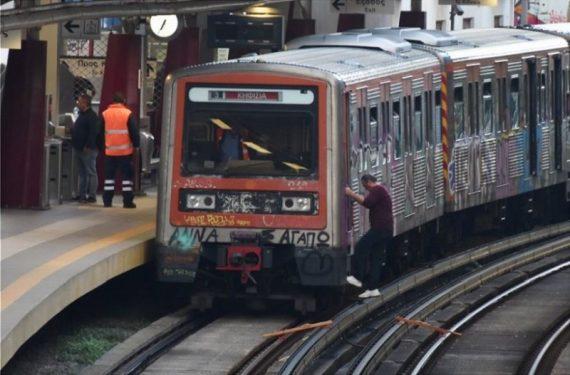 Σοκ! Αυτοκτόνησε γνωστός Έλληνας τραγουδιστής στις γραμμές του ΗΣΑΠ!