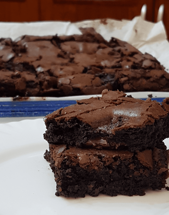 Σοκολατένιο brownies με κομμάτια σοκολάτας