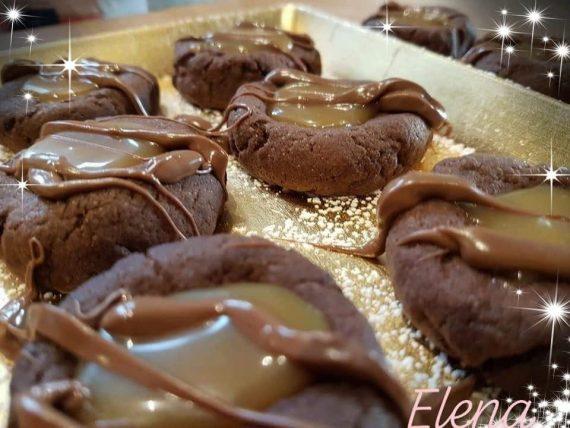 Μπισκότα σοκολάτας με καραμέλα!! (Salted Caramel and chocolate thumbprint biscuits)