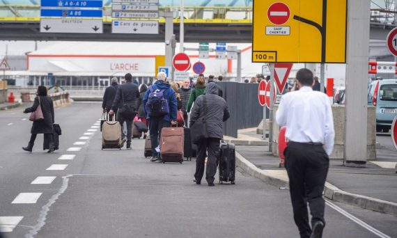 Απίστευτο! Πώς ένα ζευγάρι παπούτσι προκάλεσε χάος σε αεροδρομιο