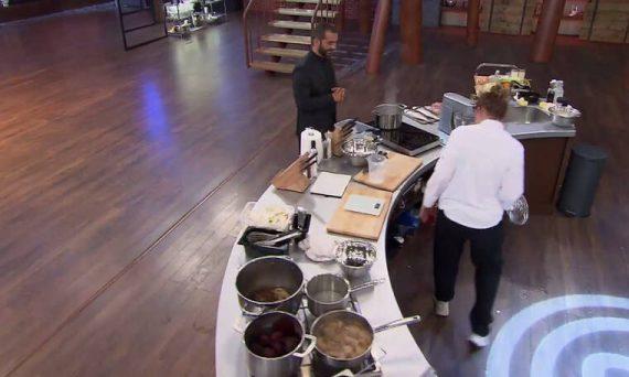 MasterChef: Έξαλλος ο Κουτσόπουλος: «Να κοπούν όλα τα πλάνα της Σπυριδούλας»- Τι συνέβη; (video)