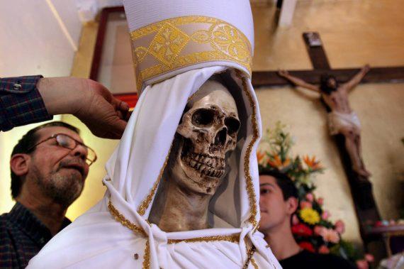 Santa Muerte: H  Αγία του Θανάτου