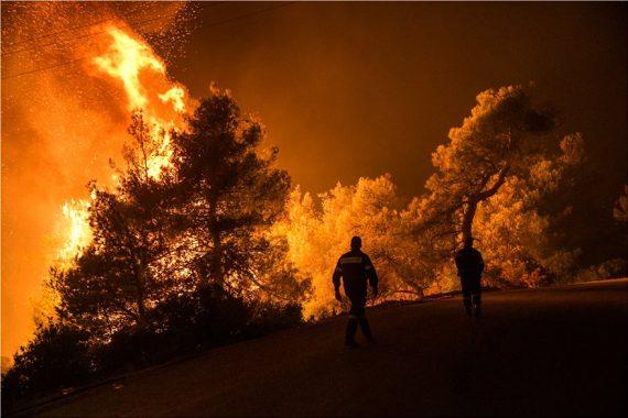 Φωτιά στην Εύβοια: Μεγάλη αγωνία για την κατεύθυνση της φωτιάς! Τι φοβούνται για τους ανέμους. Μάχη με τις φλόγες όλες οι δυνάμεις