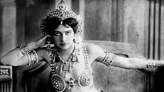 Mata Hari: Η εξωτική γυναίκα που κάηκε από την ίδια της τη φλόγα