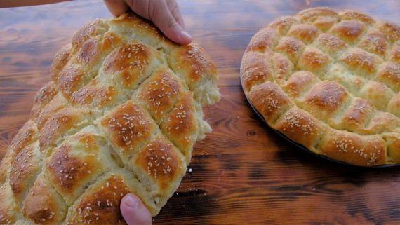 Εύκολα Aνατολίτικα Τυρόψωμα - Ramadan pita with Greek feta cheese