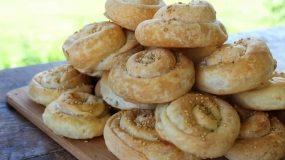 Εύκολα στριφτά τυροπιτάκια - Mini greek feta pies