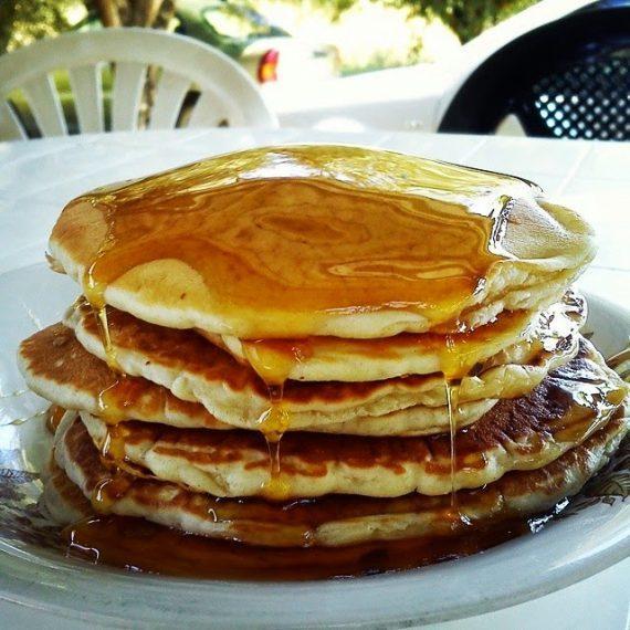 Pancakes χωρίς αυγά με φρούτα ιδανικά για παιδιά!