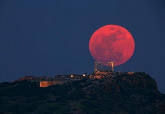 Ροζ υπερπανσέληνος: Η μεγαλύτερη σελήνη του 2020 απόψε στον ουρανό