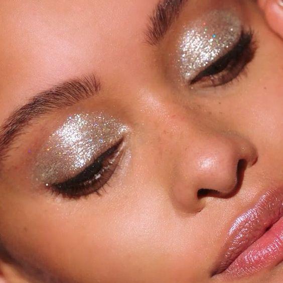 Glossy eyeshadow look: Αυτό είναι το trend του καλοκαιριού στα μάτια!