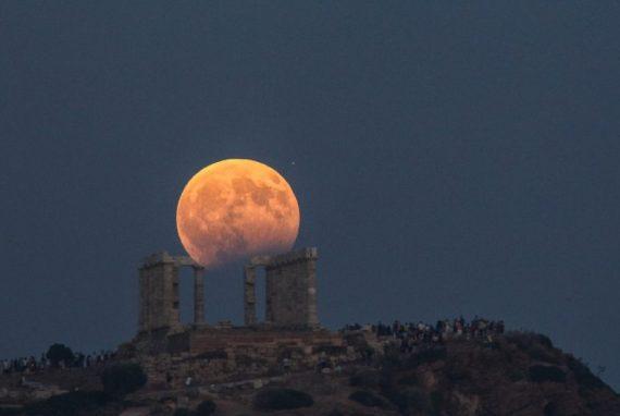 Πανσέληνος Αυγούστου 2020: Πότε πέφτει φέτος το μεγαλύτερο φεγγάρι του χρόνου