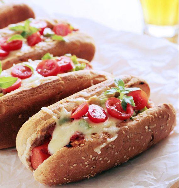 Pizza hot dogs: Η απόλυτη συνταγή για πάρτυ είναι εδώ