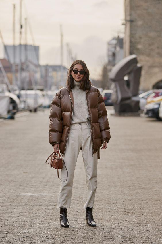 Puffer jackets: καφέ δερμάτινο puffer jacket 