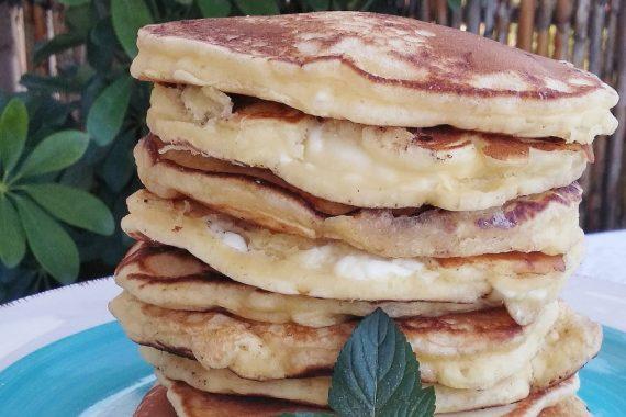 Αλμυρά πεντανόστιμα pancakes με τυρί φέτα για το πρωινό μας