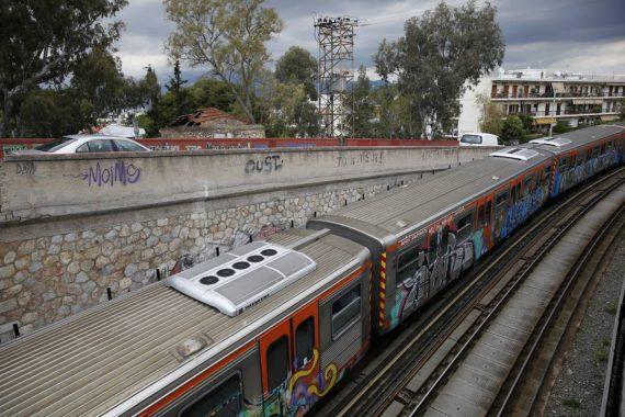 Τραγωδία :  Έπεσε στις γραμμές του ηλεκτρικού στο Φάληρο