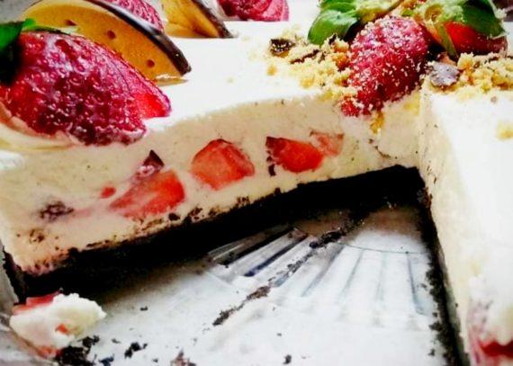 Φραουλένιο Cheesecake με λευκή σοκολάτα