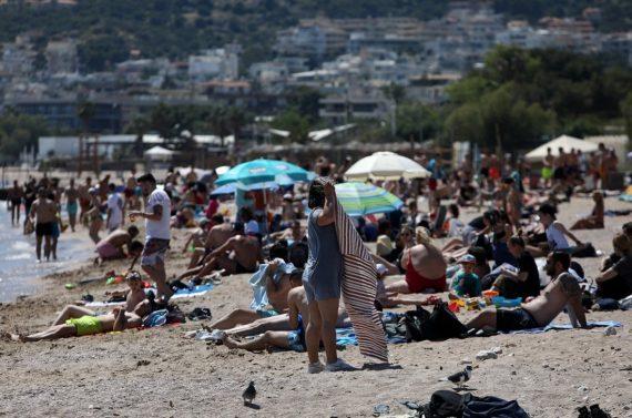 Ξύλο στην παραλία για τις τσιρίδες