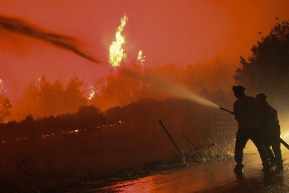 Β. Εύβοια: Εκκενώθηκε το κάμπινγκ της Αγίας Άννας