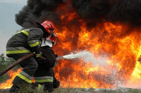 Λόγια ενός Έλληνα πυροσβέστη που τρυπάνε κόκκαλα…