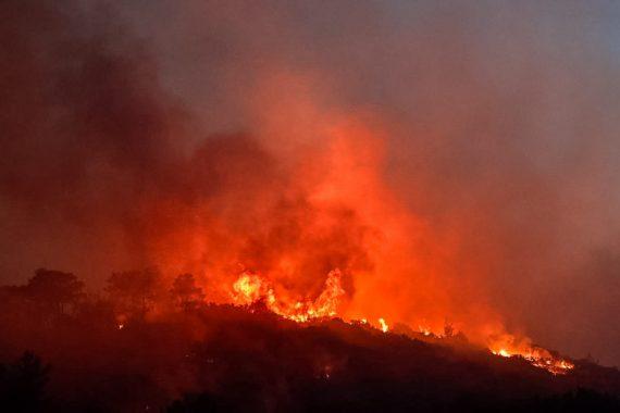 Φωτιά Νότια Εύβοια – Μαρμάρι : Εκκενώθηκαν δύο οικισμοί