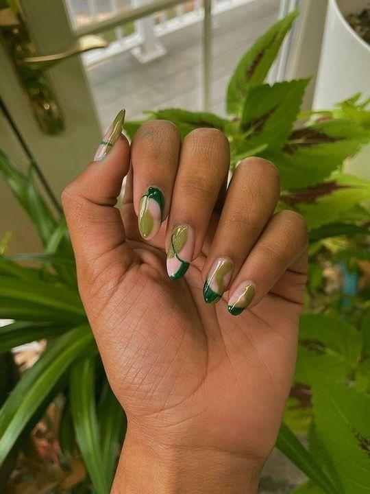 indie nails-ιδέες-με-κυπαρισσί-χρώμα-