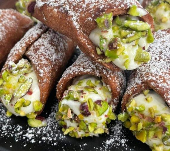 Cannoli: Τα ιταλικά γλυκάκια που θα λατρέψετε