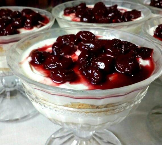 Το εύκολο γλυκό της εβδομάδας: Ατομικά cheesecake χωρίς ζάχαρη