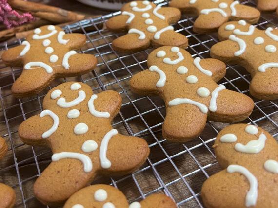 Gingerbread μπισκότα-με-ζάχαρη καρύδας-από-τον-Παναγιώτη Παπαδάκη-συνταγή-