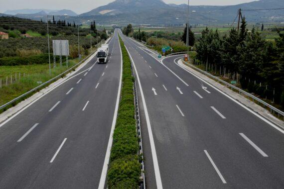 Σταμάτησε για την ανάγκη του και ξέχασε τη σύζυγό του στην Εθνική Οδό