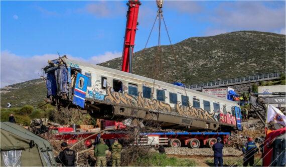 Τέμπη : Σοκάρει η καθαρίστρια  –  Δεν δούλευε τίποτα – Ήταν χαλαροί με μουσική