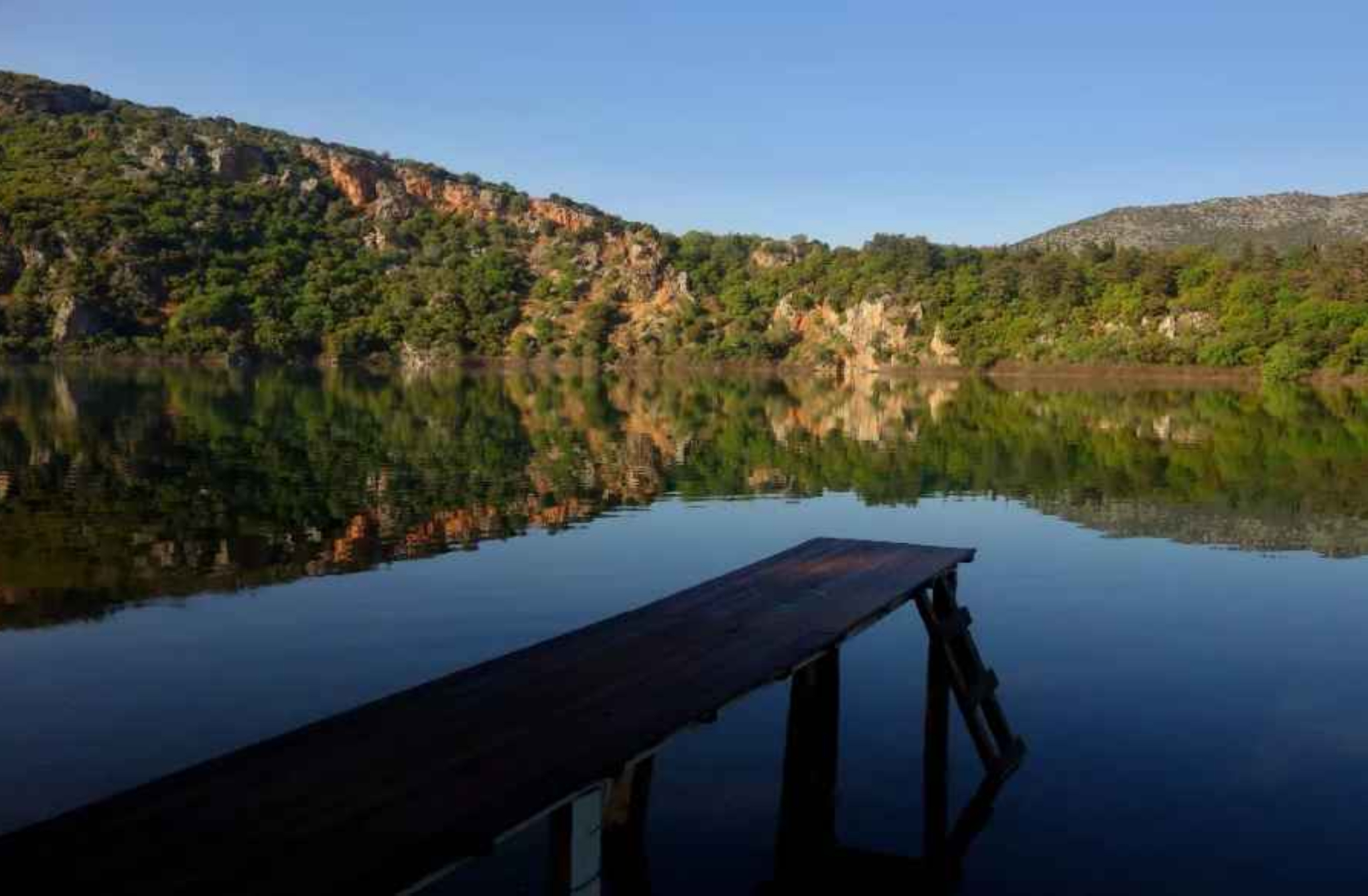 Λίμνη Ζηρού: Ένας παραμυθένιος προορισμός και ο μύθος με τις δυο αδερφές που τον συνοδεύει