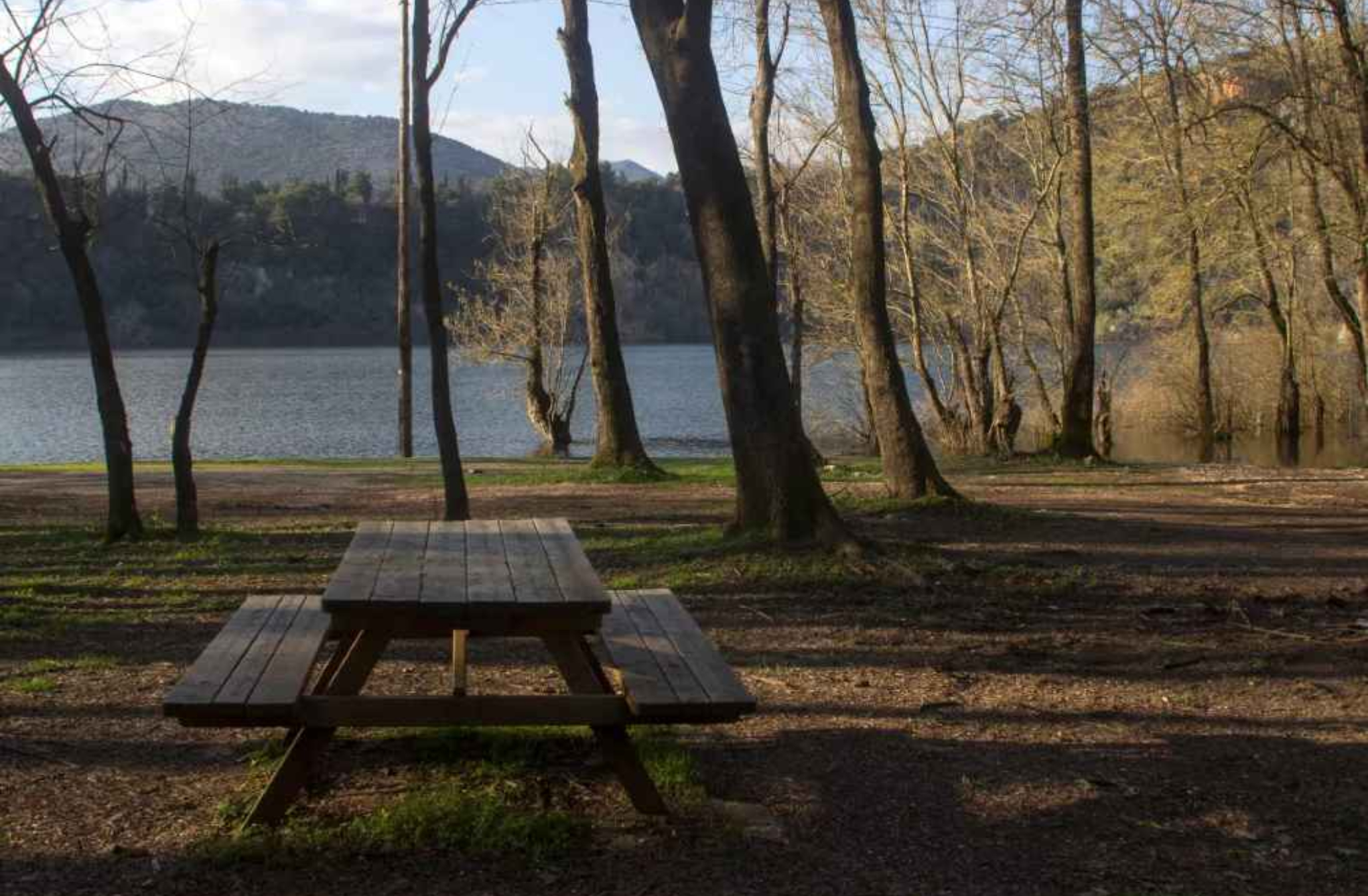 Λίμνη Ζηρού: Ένας παραμυθένιος προορισμός και ο μύθος με τις δυο αδερφές που τον συνοδεύει