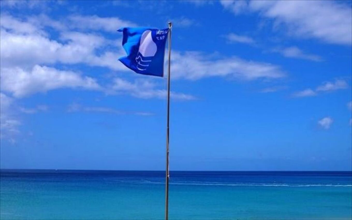 Γαλάζιες Σημαίες 2024: Αυτές είναι  οι πιο καθαρές παραλίες της Ελλάδας