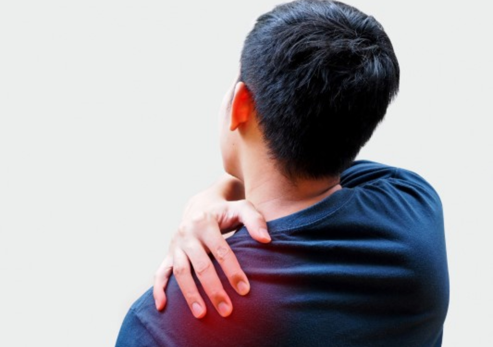 Πόνος στο στήθος δεξιά και στην πλάτη: Τι μπορεί να σημαίνει