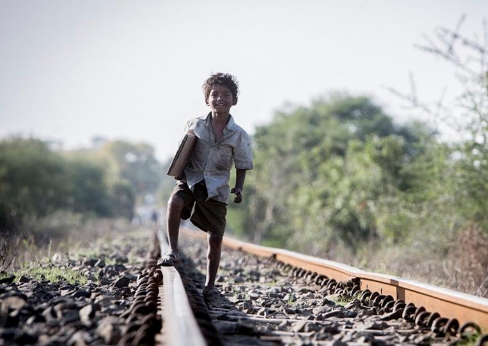 Saroo Brierley: Η Οδύσσεια ενός χαμένου παιδιού που βρήκε την οικογένειά του μετά από 25 χρόνια και έγινε ταινία με την Nicole Kidman