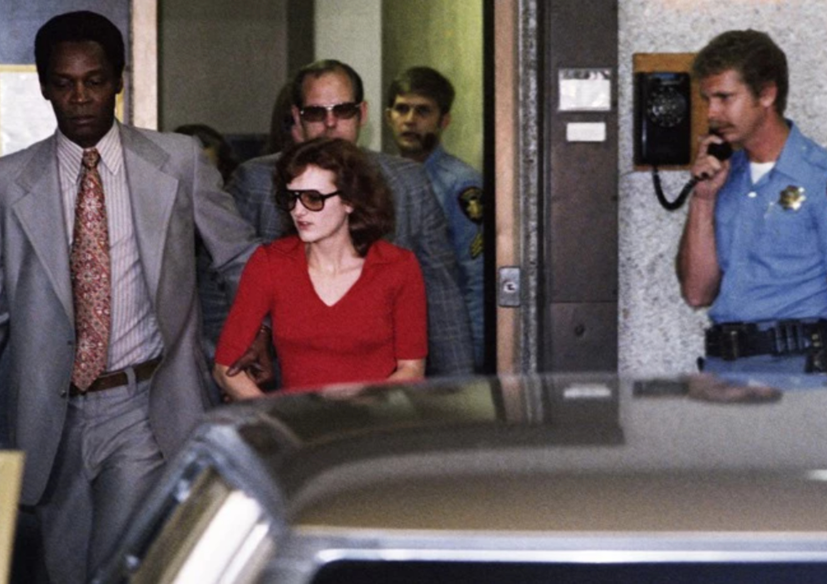 Patty Hearst: Η εγγονή του μεγιστάνα που από θύμα απαγωγής έγινε ληστής και δολοφόνος