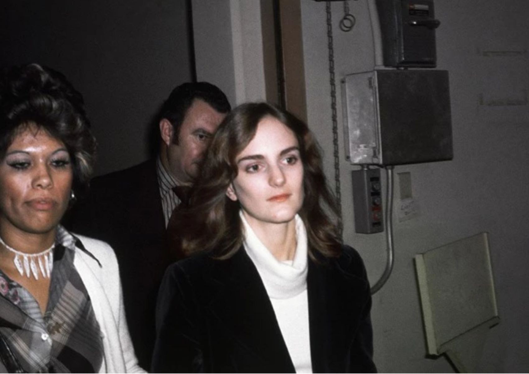 Patty Hearst: Η εγγονή του μεγιστάνα που από θύμα απαγωγής έγινε ληστής και δολοφόνος