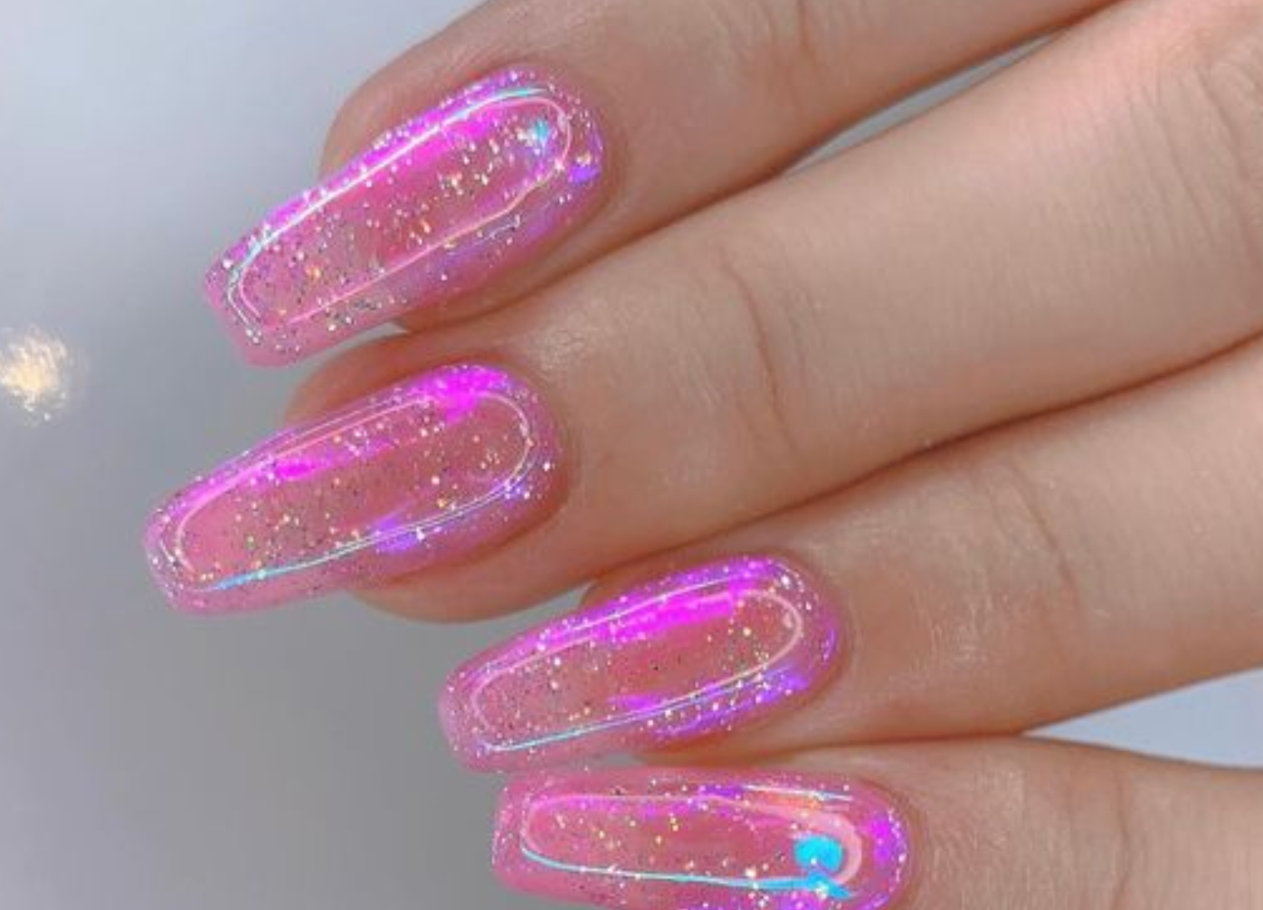 Ιδέες-για-Jelly-Nails-ιριδίζοντα-στοιχεία