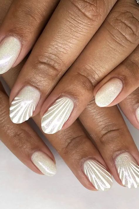 Ιδέες-για-Seashell-nails-κλασσικό-λευκό