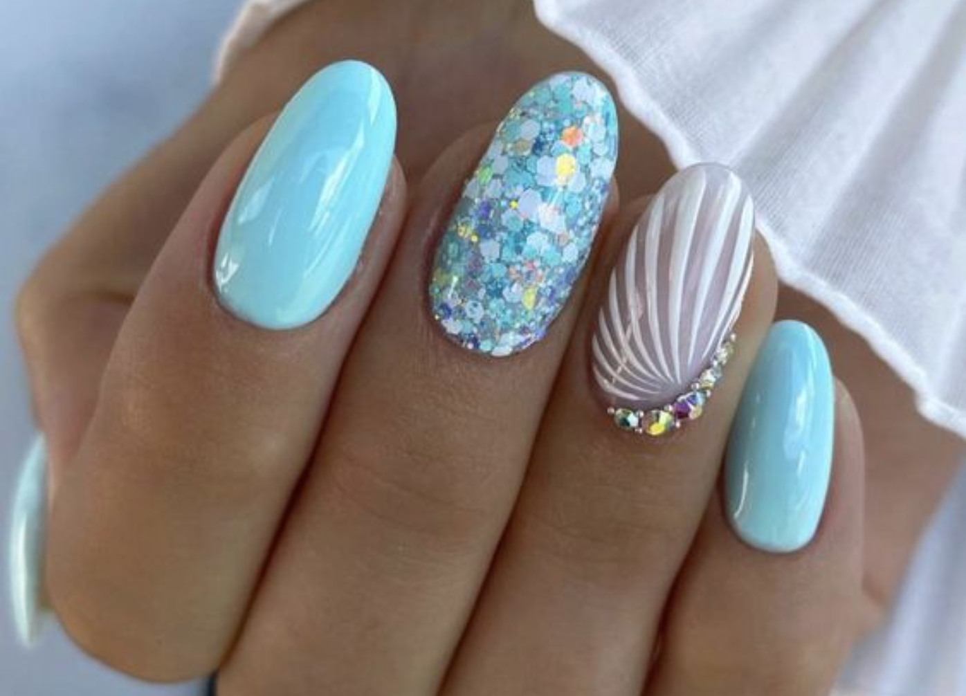 Ιδέες-για-Seashell-nails-αποχρώσεις-του-γαλάζιου